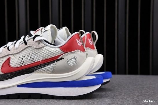 Royal Fuchsia Game Nike CV1363-100 sacai Vaporwaffle  Sport 1112